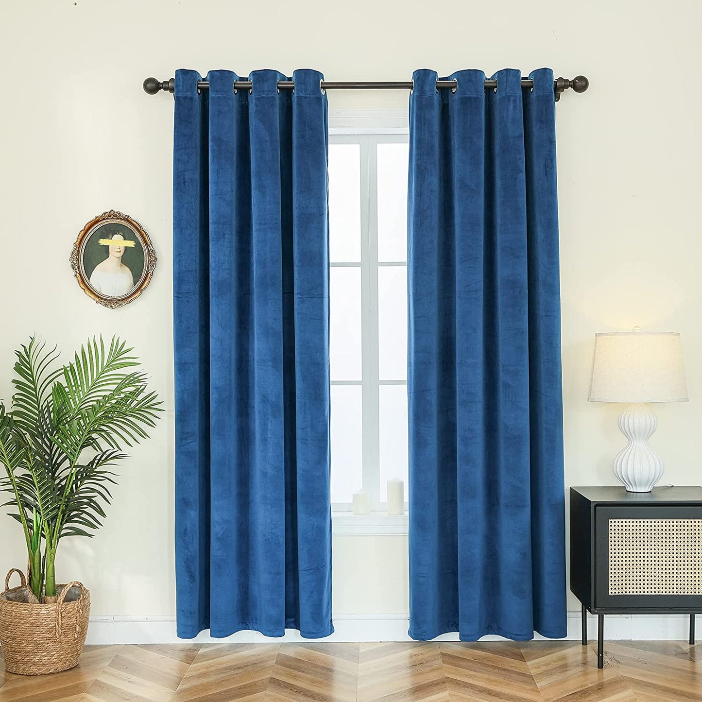 2Pcs/Pack Super Soft Velvet Blackout Drapes Thermal Insulated Royal Curtains Blackout Grommet Window Curtains